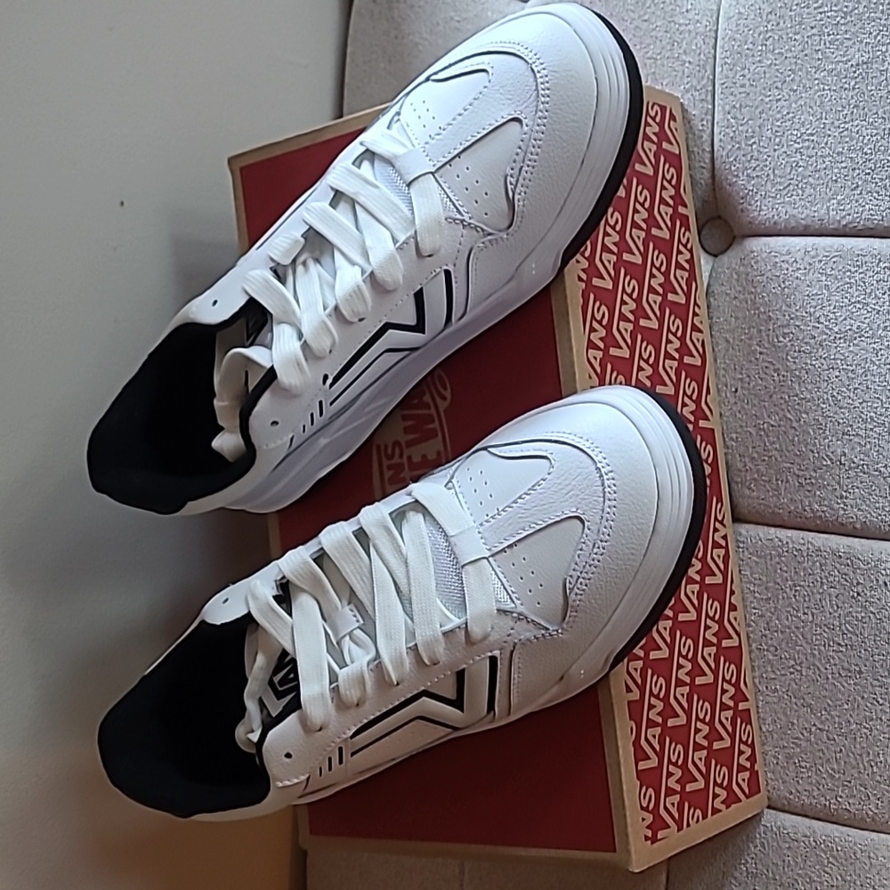 Men's Vans Upland sneakers size 13 white/black